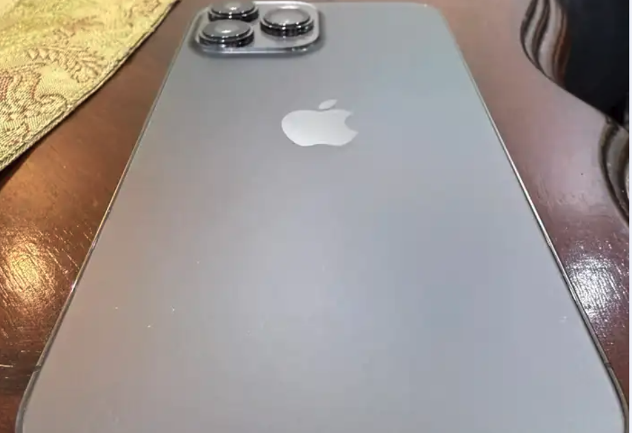 ايفون 13 برو ماكس 512 مع هدية