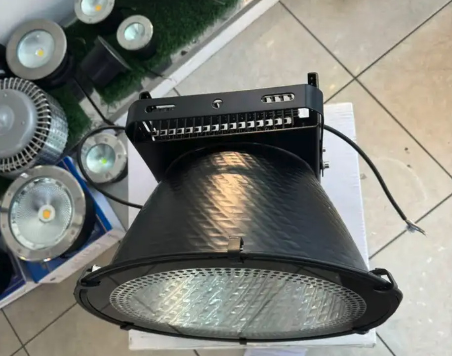 كشاف هنقر كشاف ملاعب كشافات هناقر كشافات ملاعب