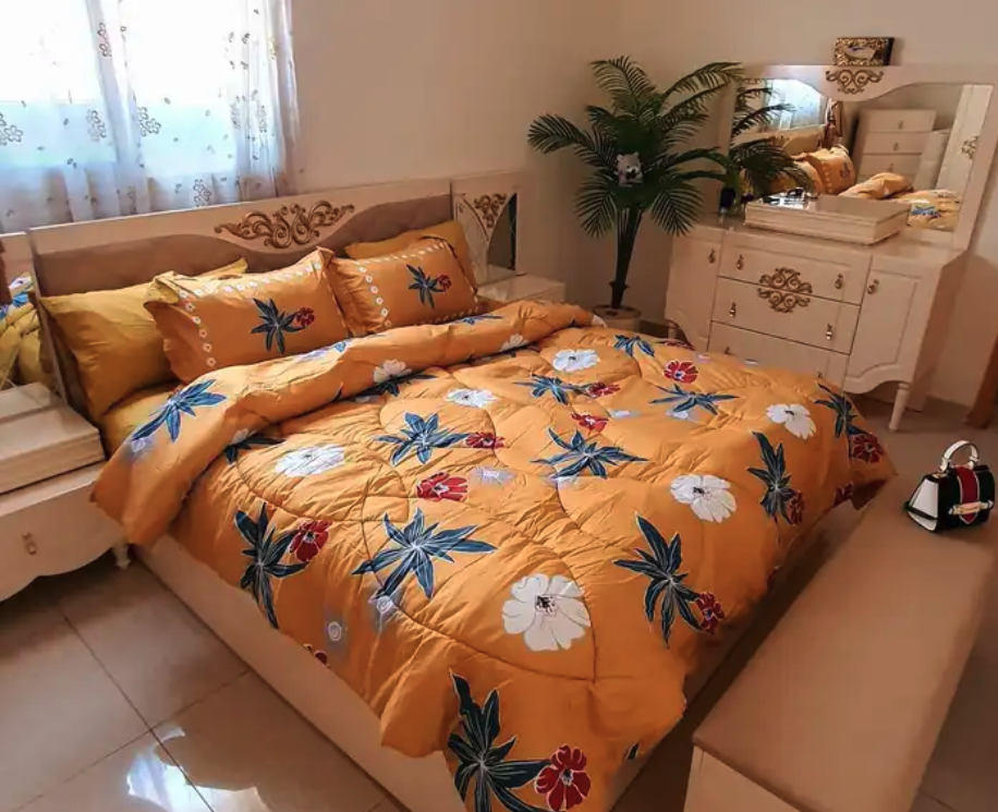 سرير مع مرتبة وتسريحة للبيع