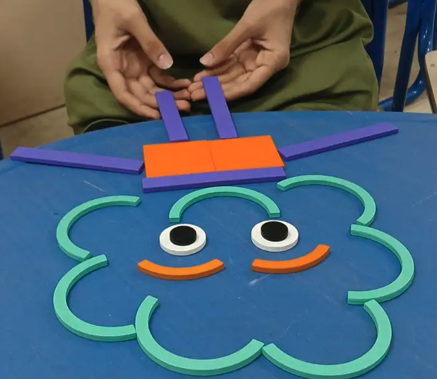 أخصائي تخاطب واستشاري تربية خاصة