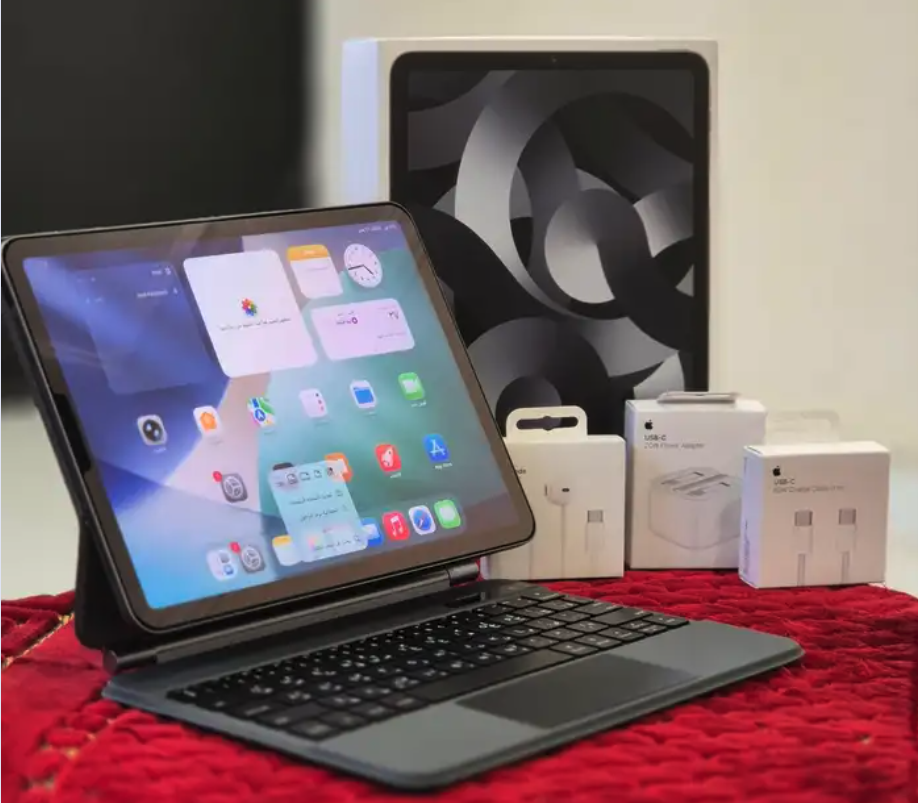 ايباد اير الجيل الخامس 5 مع كيبورد iPad Air 5 Generation