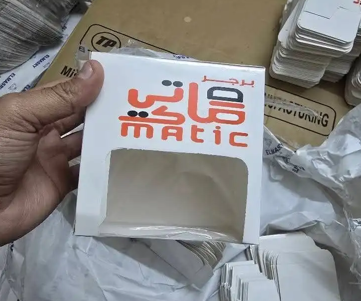 بوكسات كرتونيه واكياس قهوة وورق زبدة