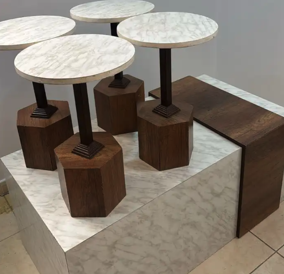 طاولات للبيع