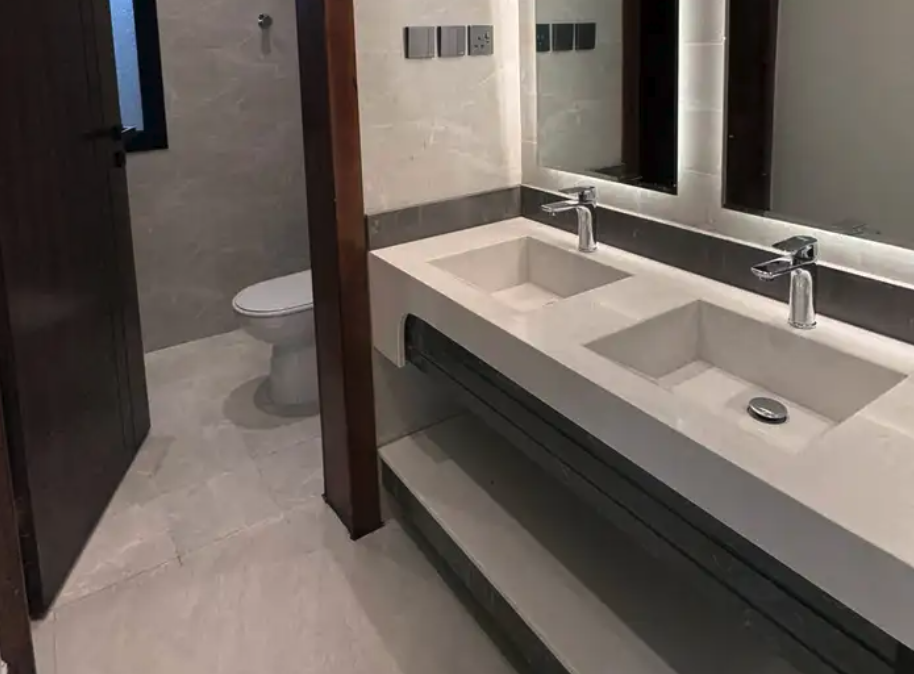 للبيع شقه دور ثانى 6 غرف vip من 500 الف حى الزهور ابها