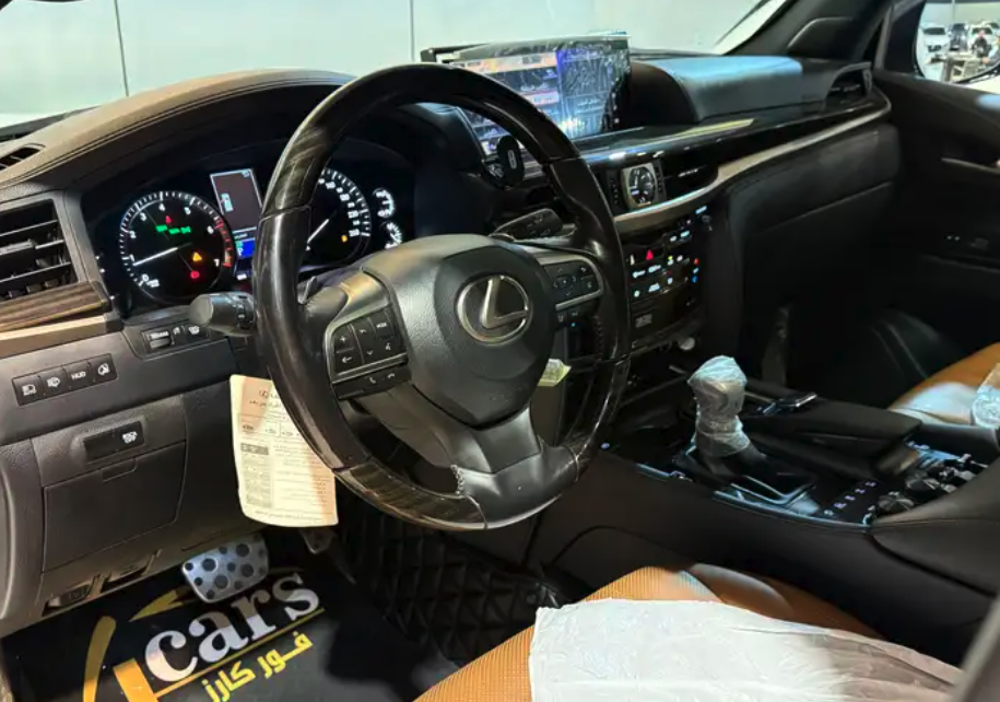 لكزس LX570 2021 (( ممشى 60 الف ))