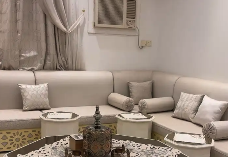 كنب مجلس وجلسة ارضية