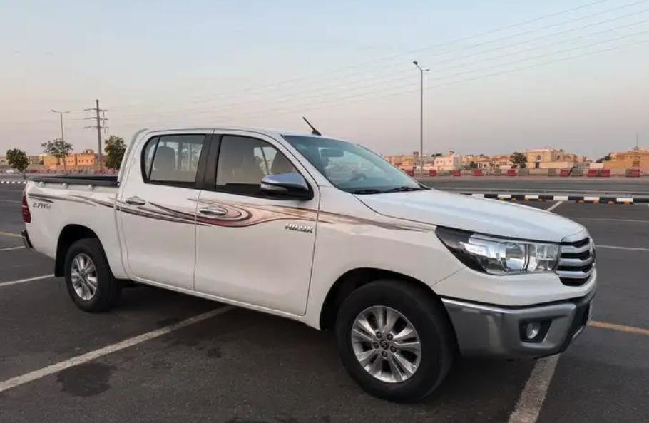 هايلوكس 2016 فل كامل قير عادي ( الساير ) بنزين