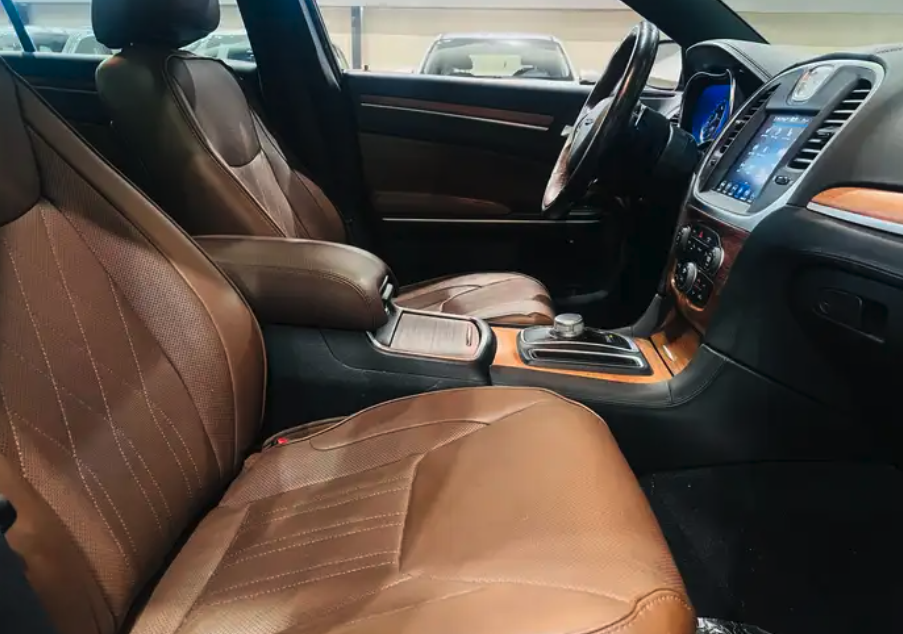 كرايزلر 2019 اكزكتيف فل (عرض خاص)