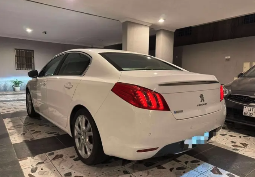 بيجو 508 موديل 2013 فل كامل فتحه سقف 4 سلندر متبث سرعة بصمة