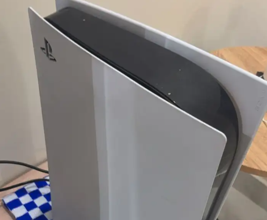 بلاستيشن ديجتال نظيف جدا مع سماعه هايبر x جديده