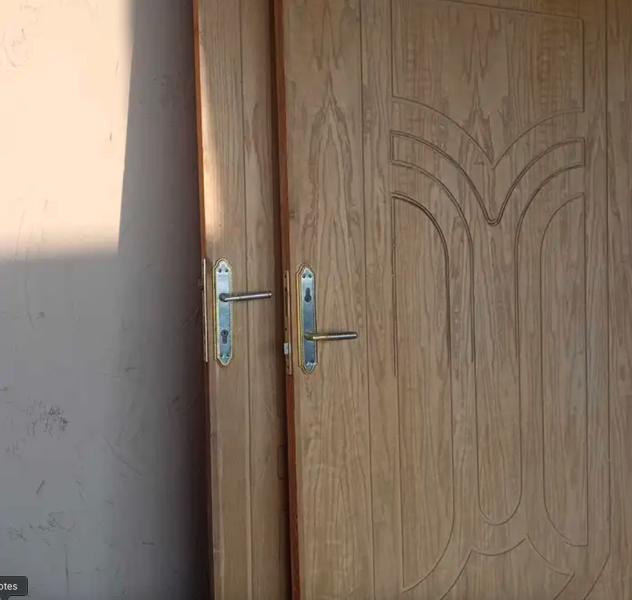 2.ابواب خشب نضيفه جدا