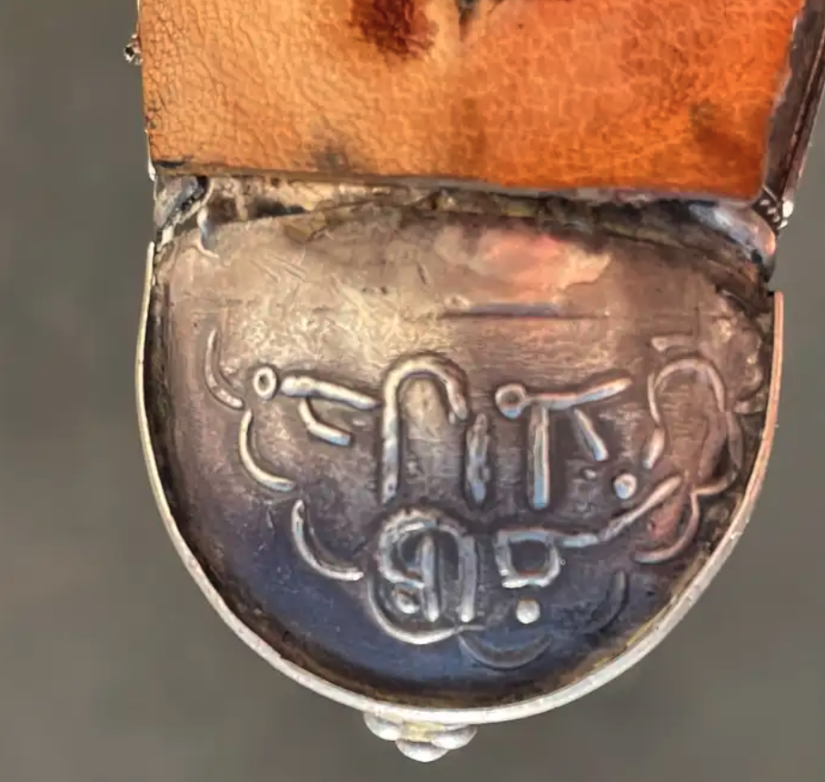 خنجر قرن طبيعي احمر صب المدني