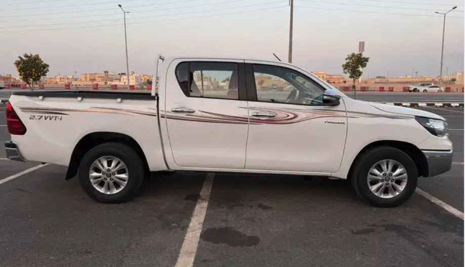 هايلوكس 2016 فل كامل قير عادي ( الساير ) بنزين