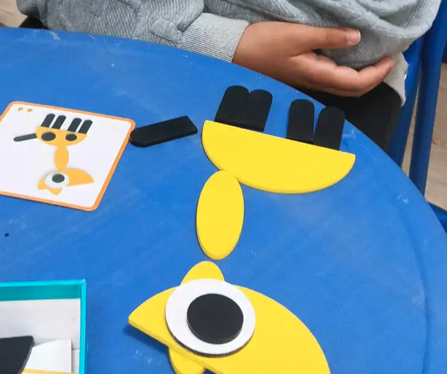 أخصائي تخاطب واستشاري تربية خاصة