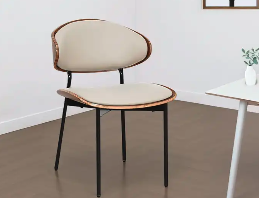 كراسي طعام بتصميم عصري وأنيق