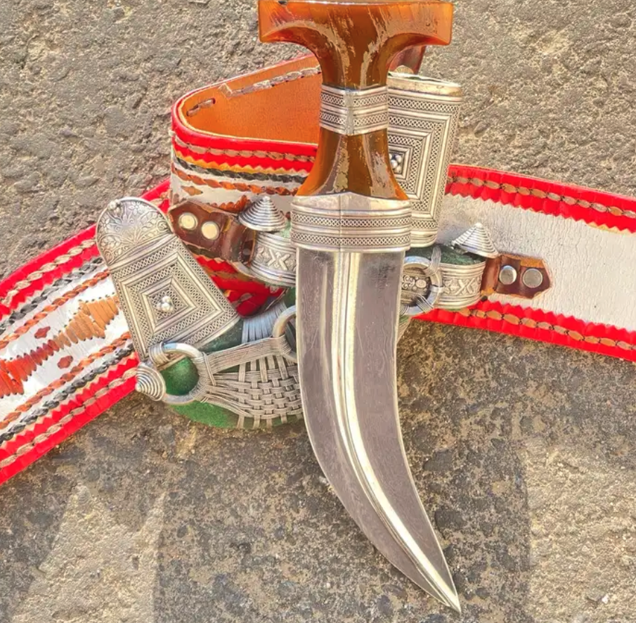 خنجر قرن طبيعي احمر صب المدني