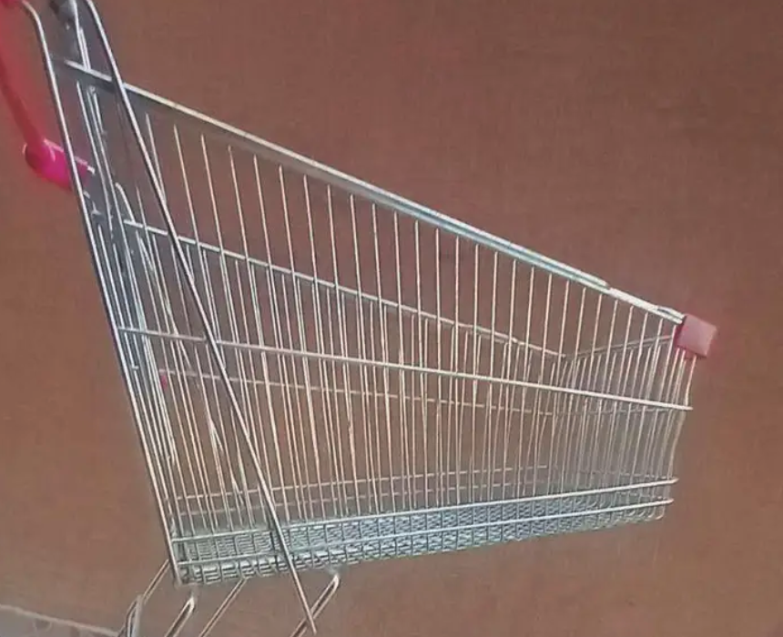 يوجد عربتان تسوق (جديده 100 100