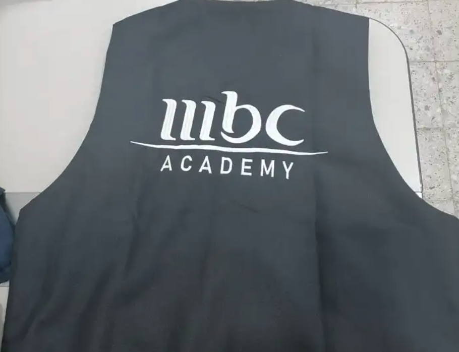 الزي الموحد تيشرتات قمصان بلوفر سديري وغيرها مع التطريز ..