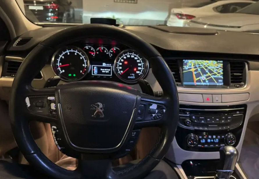 بيجو 508 موديل 2013 فل كامل فتحه سقف 4 سلندر متبث سرعة بصمة