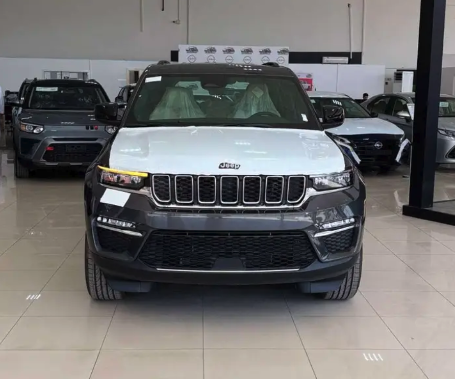 جيب جراند شيروكي لاريدو 2025 لدي شركه اتوجيت للسيارات