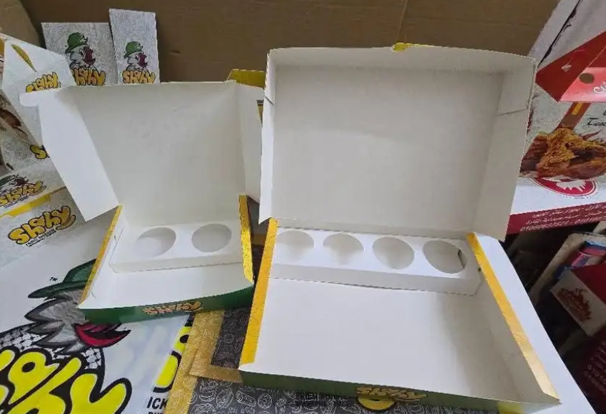 بوكسات كرتونيه واكياس قهوة وورق زبدة