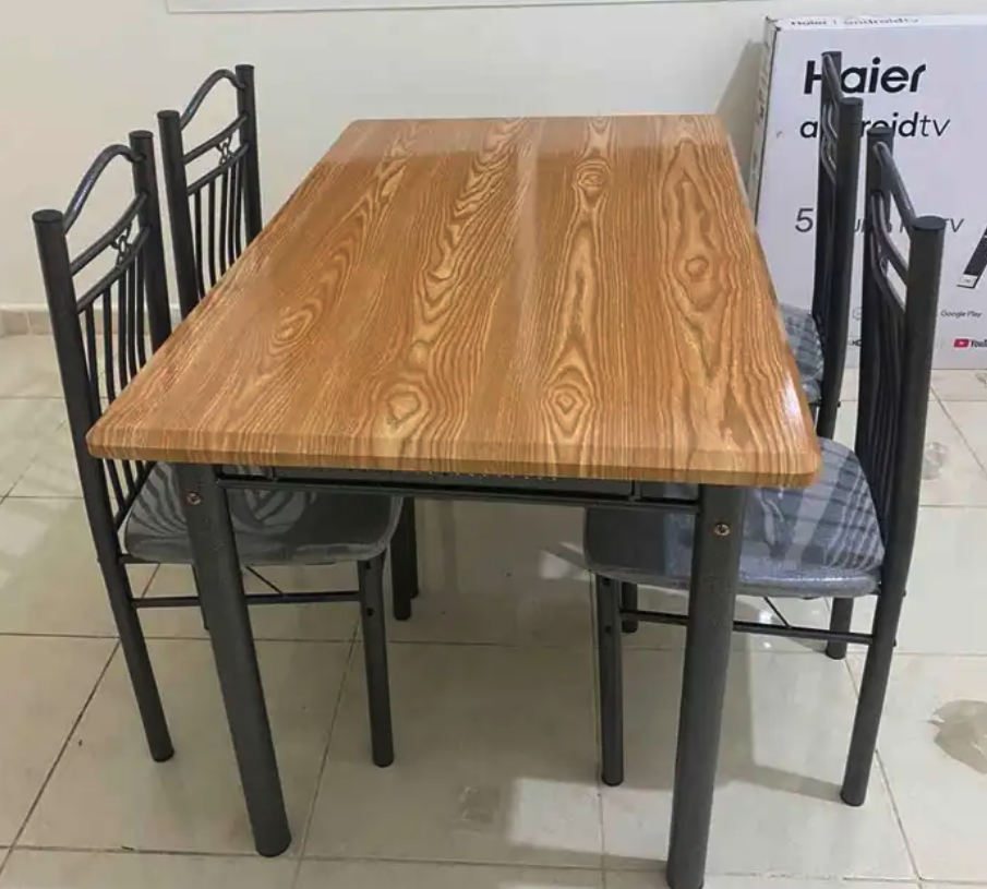 طاوله مع كرسي جديد موجود