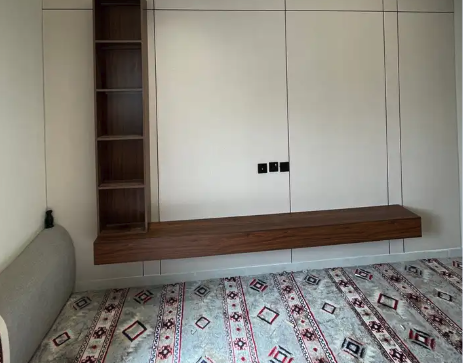 تفصل غرف نوم وتركيب ديكورات خشبية والتنجيد ودهان الأبواب