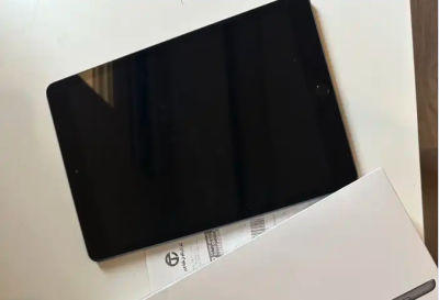 ايباد الجيل 8 نظيف جداً