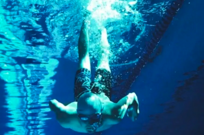 تدريب سباحة لجميع المراحل