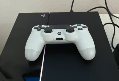 سوني 4 متهكر جاهز عليه اكتر من 40 لعبه