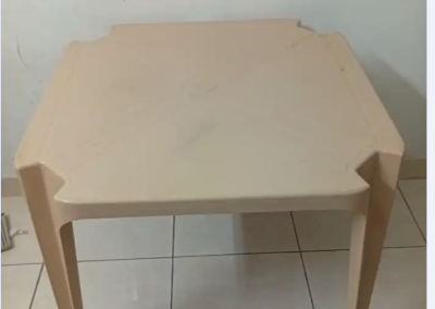 طاوله بلاستيك