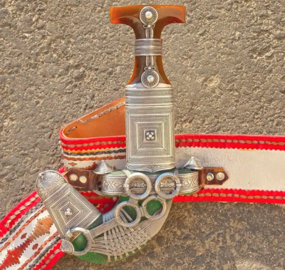 خنجر قرن طبيعي احمر صب المدني