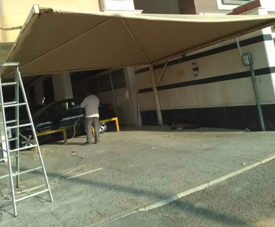 مظلات وسواتر