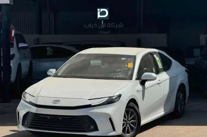 تويوتا كامري E هايبرد موديل 2025 اقل سعر