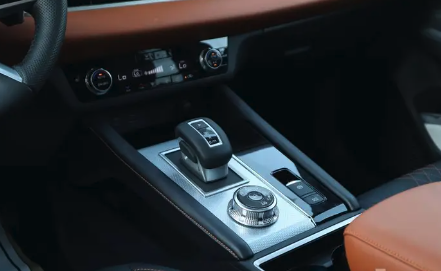 ميتسوبيشي اوتلاندر ستاندر7 و 5 راكب و بريميوم فل2025فرع جدة