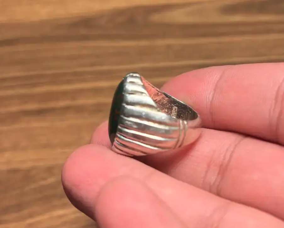 خاتم حجر دم مميز