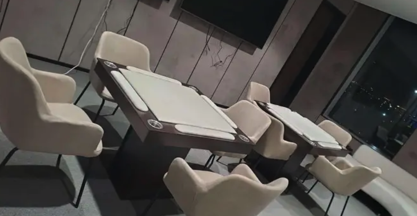 طاولة بلوت مع الكراسي ملكية توصيل فوري