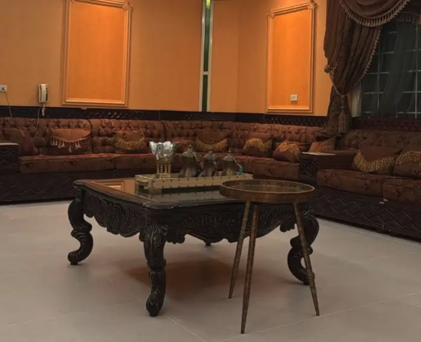 كنب للبيع نظيف جدا لا كسر ولا شي